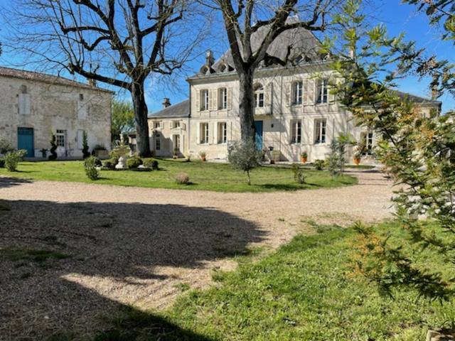 Chateau De Varaize Extérieur photo